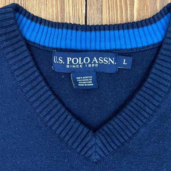 U.S. Polo Assn V-Neck Sweater - Picture 2 of 3